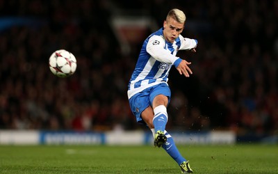 AK体育播报-多纳鲁马休赛期苦练瑜伽